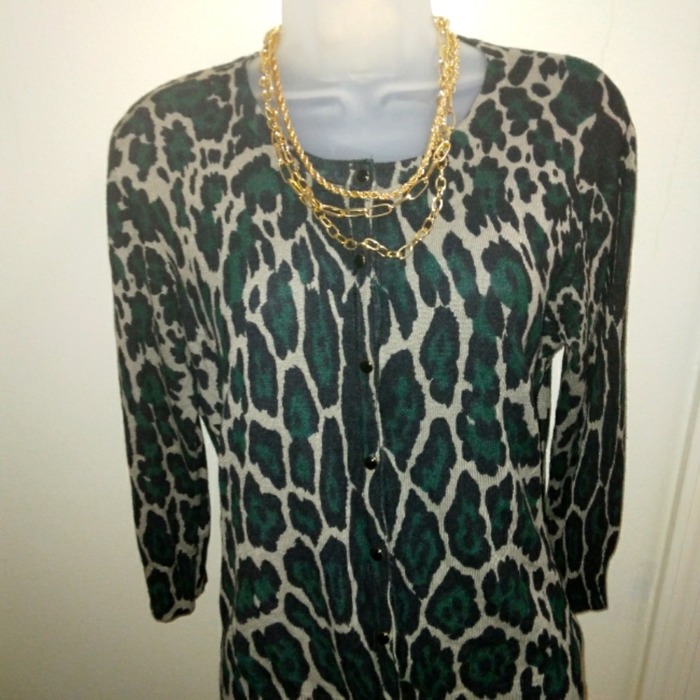 Premise sweater size Large